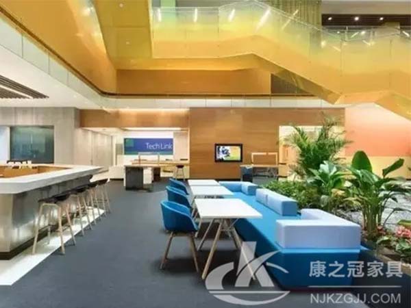時尚與科技感并存的辦公家具案例